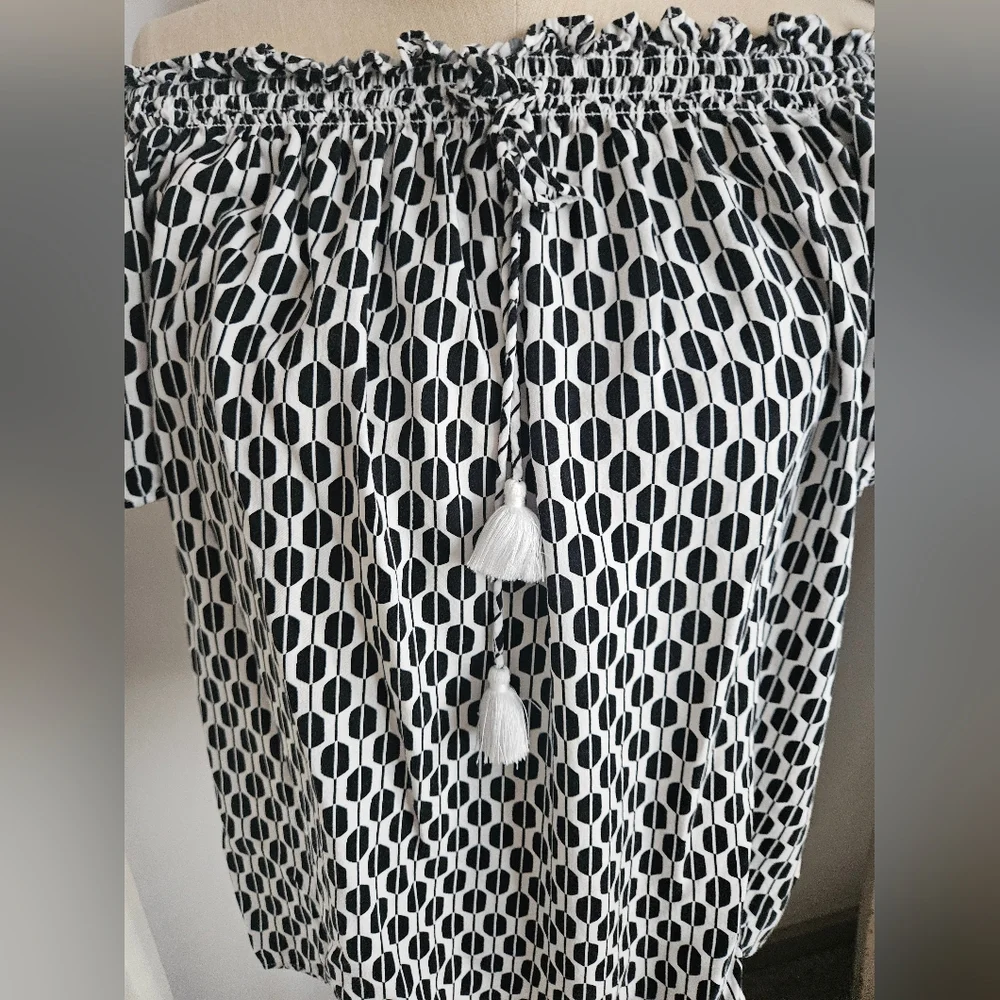 KATE SPADE Black & White Graphic Off-The-Shoulder Blouse | SZ S